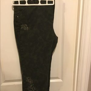 `Vintage America Blues leans, camouflage green with floral embroidery